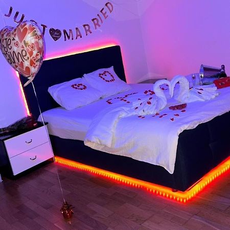 Appartement Avec Love Room Payerne Exterior foto